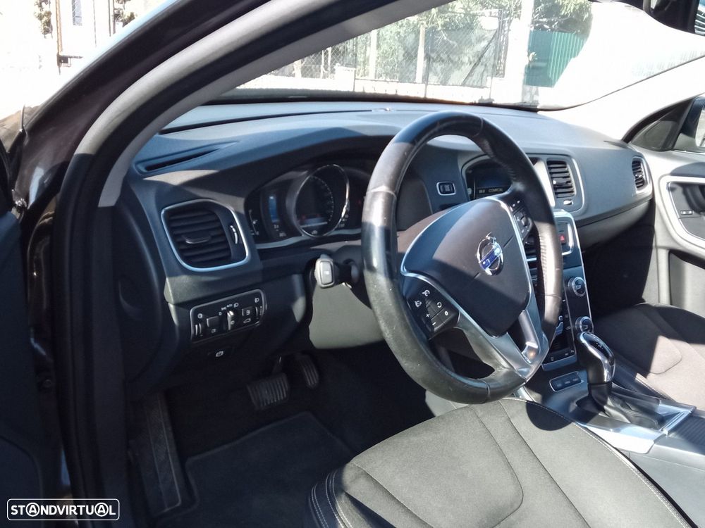 Volvo V60 2.4 D6 Momentum AWD Phev - 12