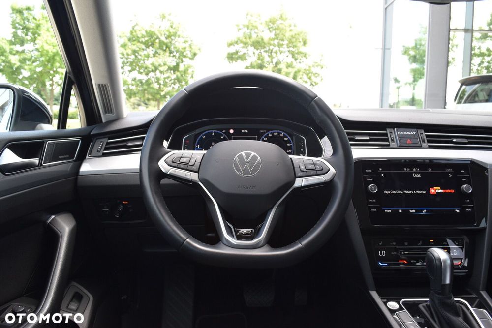 Volkswagen Passat - 12
