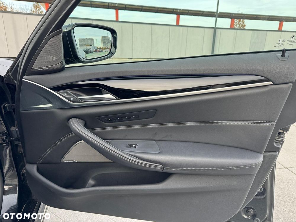 BMW Seria 5 530e xDrive M Sport sport - 14