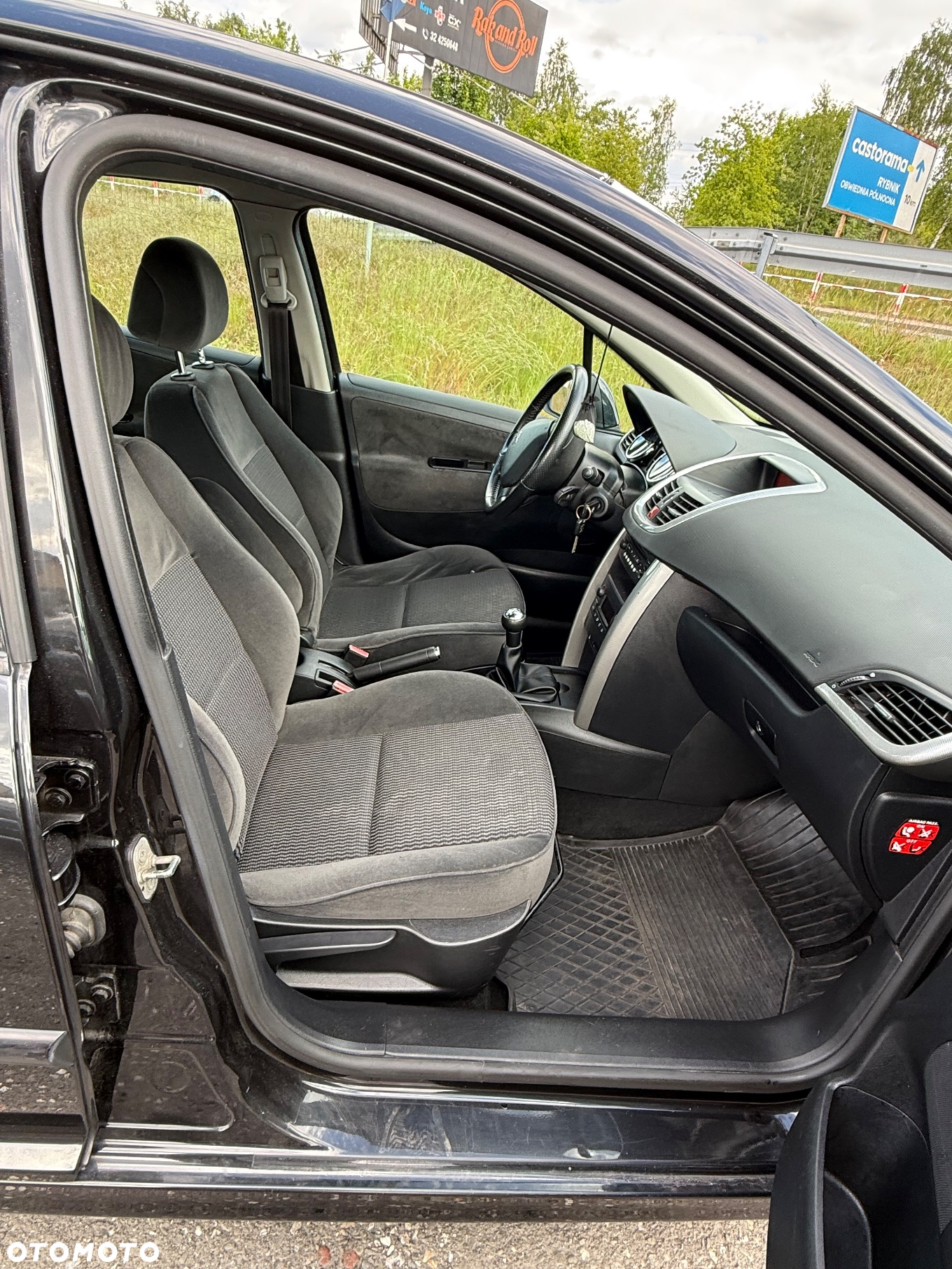 Peugeot 207 - 12