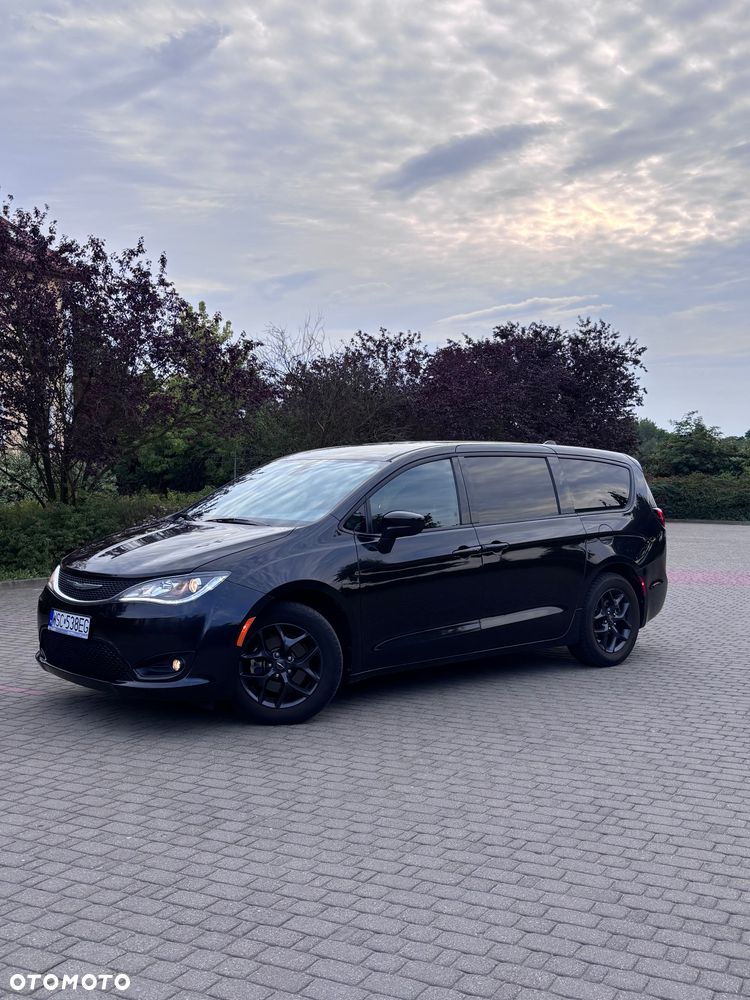 Chrysler Pacifica - 3