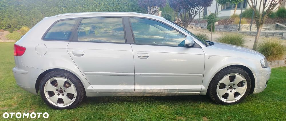 Audi A3 Sportback 2.0 TDI DPF quattro Ambition - 4
