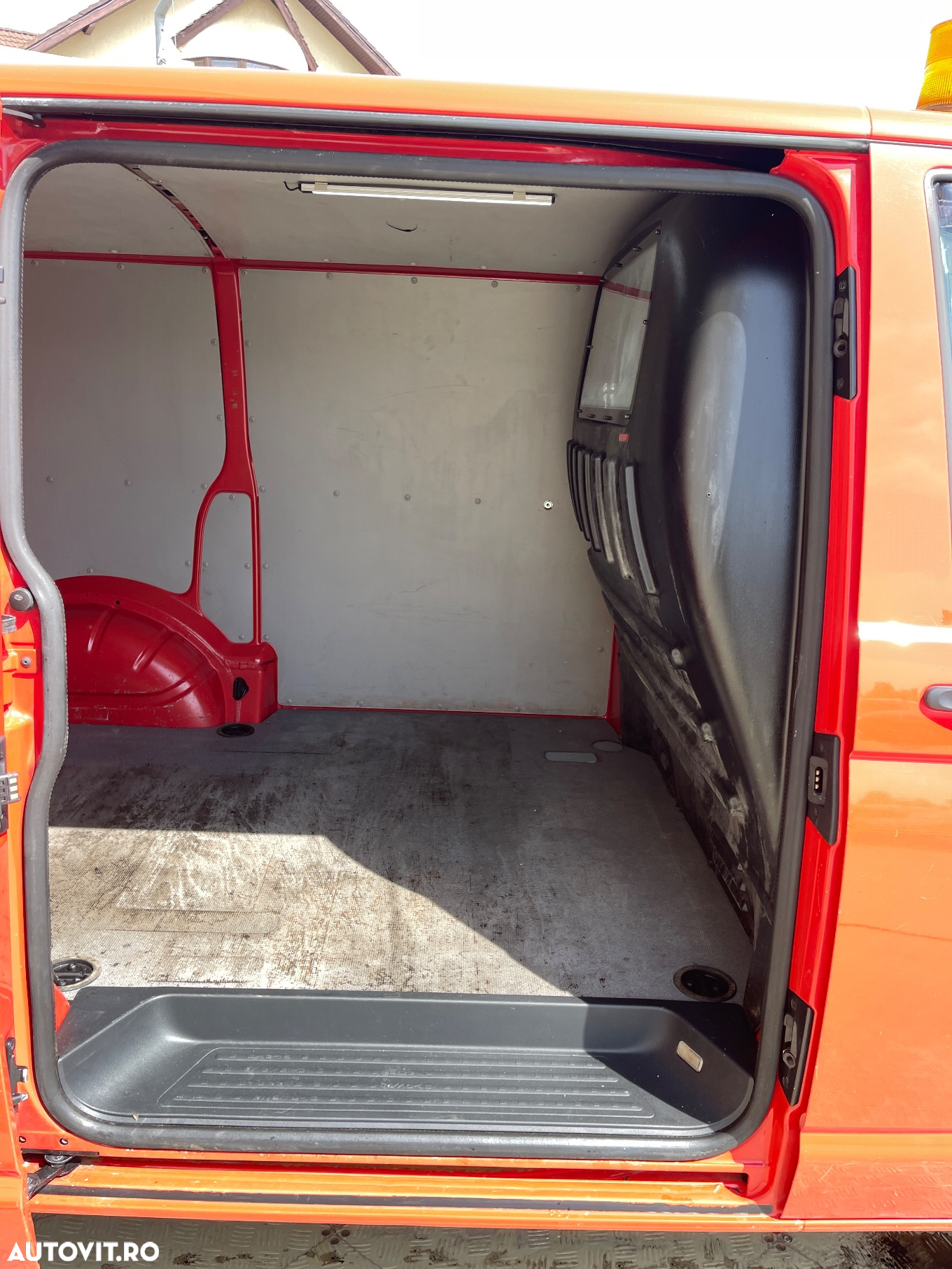 Volkswagen Transporter 2.0TDI  USI SPATE - 23