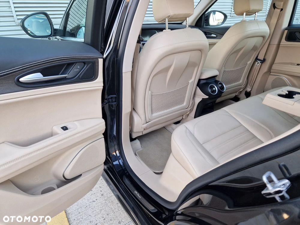 Alfa Romeo Stelvio 2.0 Turbo TI Q4 - 25