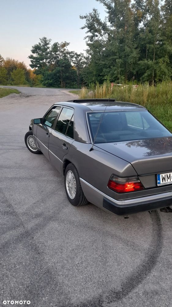 Mercedes-Benz W124 (1984-1993) - 12