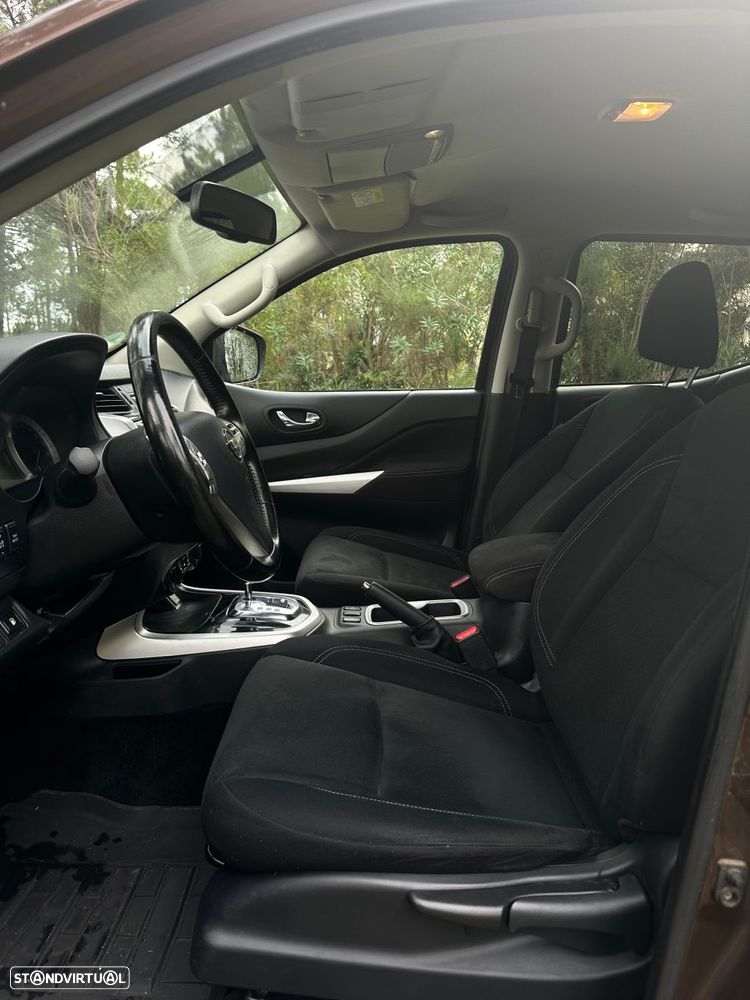 Nissan Navara 2.3 dCi CD 4WD N-Connecta Navi+Barras AT - 10