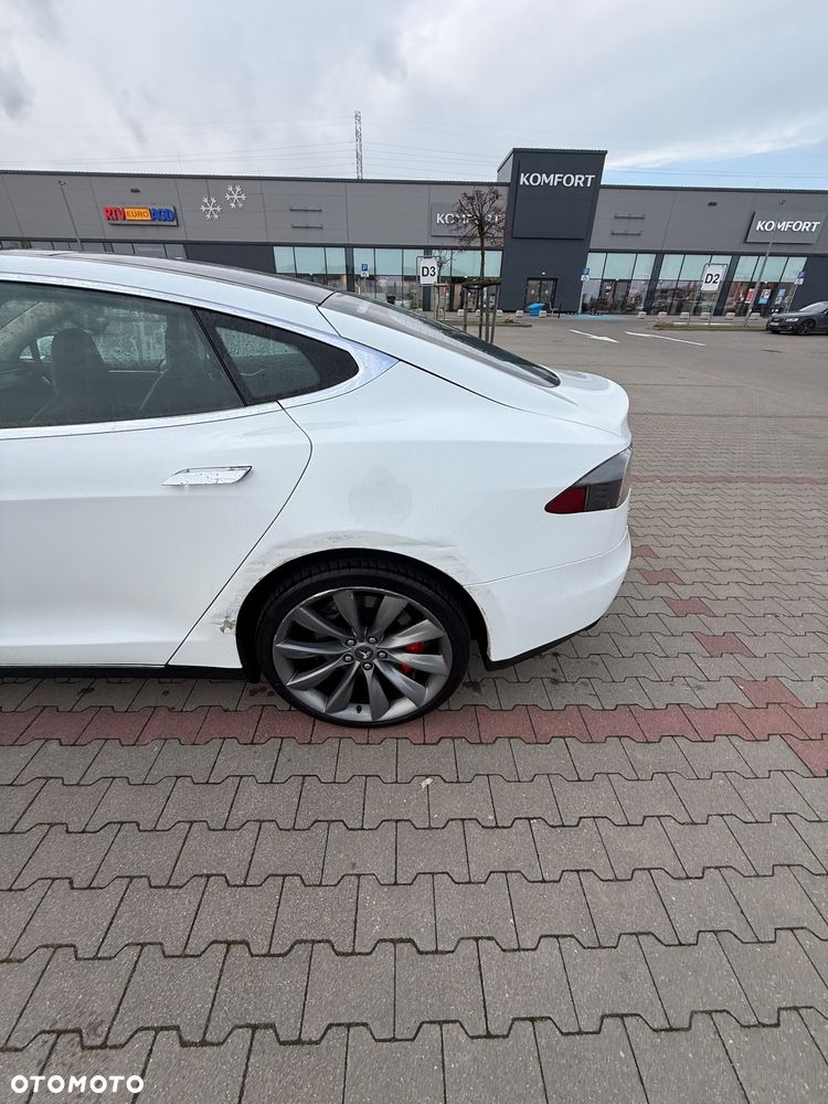 Tesla Model S - 6