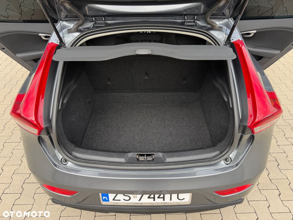 Volvo V40 T3 Momentum - 11