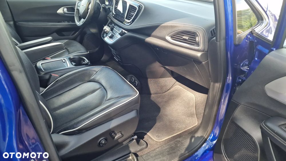 Chrysler Pacifica - 23