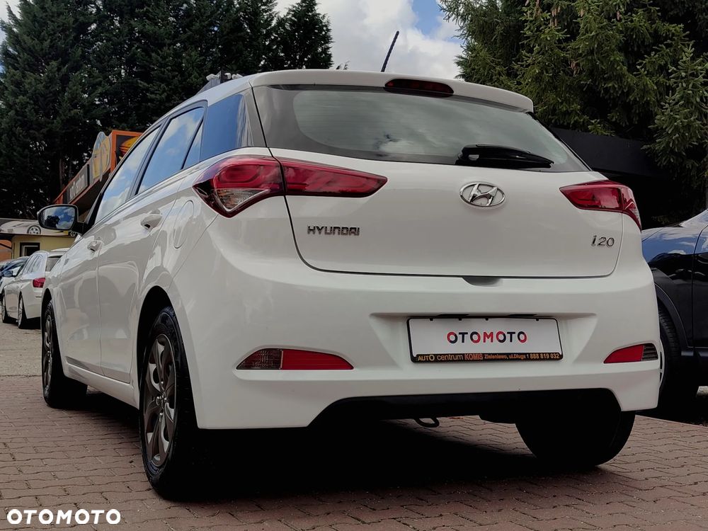 Hyundai i20 blue 1.2 - 11