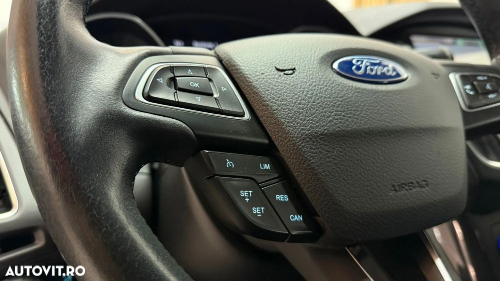 Ford Focus 1.0 EcoBoost Titanium - 25