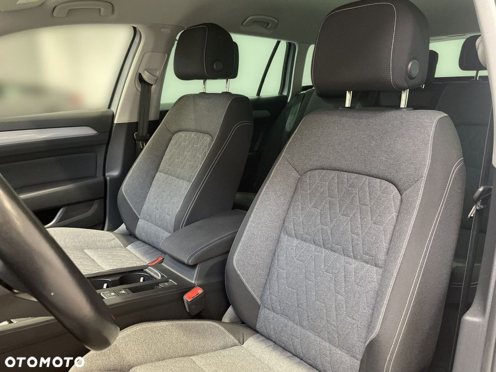 Volkswagen Passat - 12