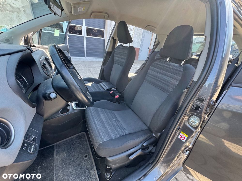 Toyota Yaris - 12