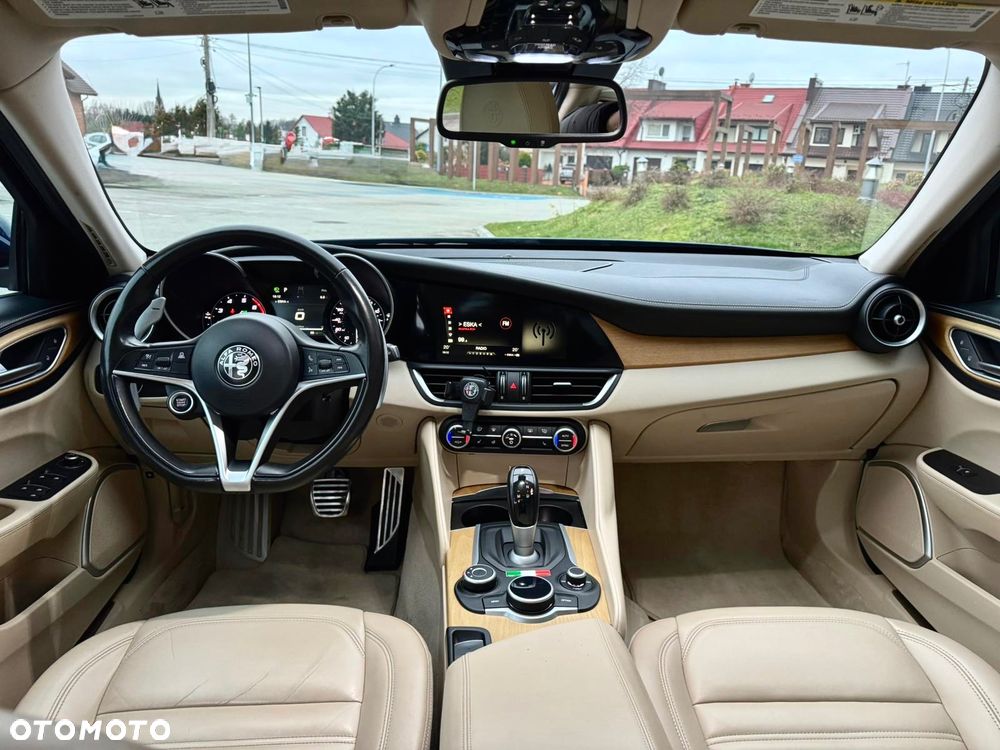 Alfa Romeo Giulia 2.0 Turbo 16V AT8-Q4 Veloce Ti - 14