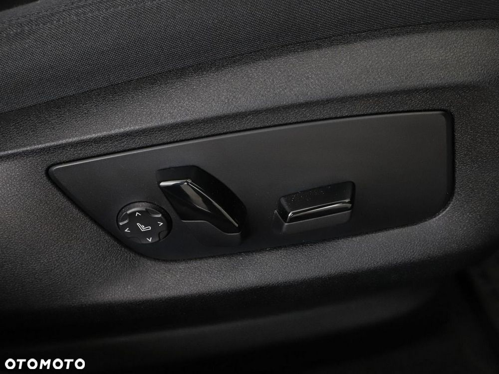 BMW Seria 5 530e - 39
