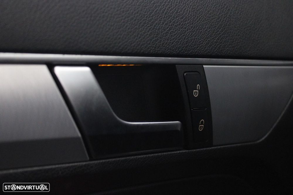 Mercedes-Benz E 220 CDi BlueEfficiency - 27