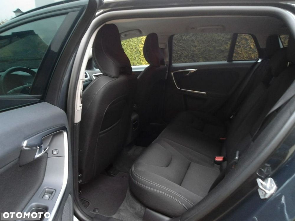Volvo V60 D2 Momentum - 24