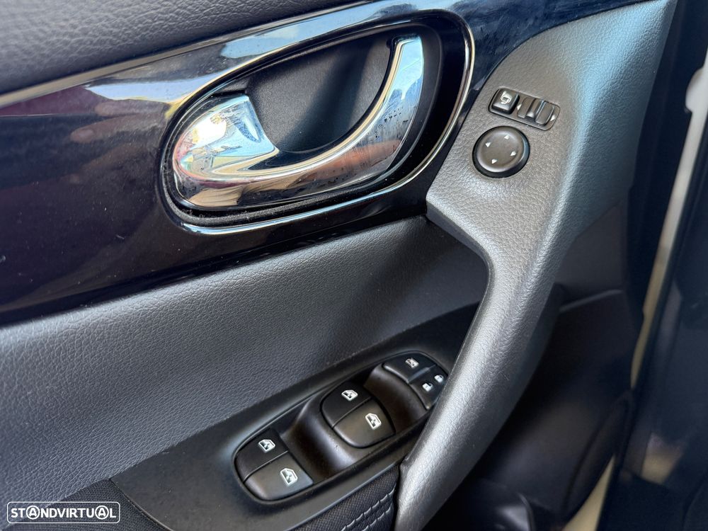 Nissan Qashqai 1.5 dCi N-Connecta Business - 27
