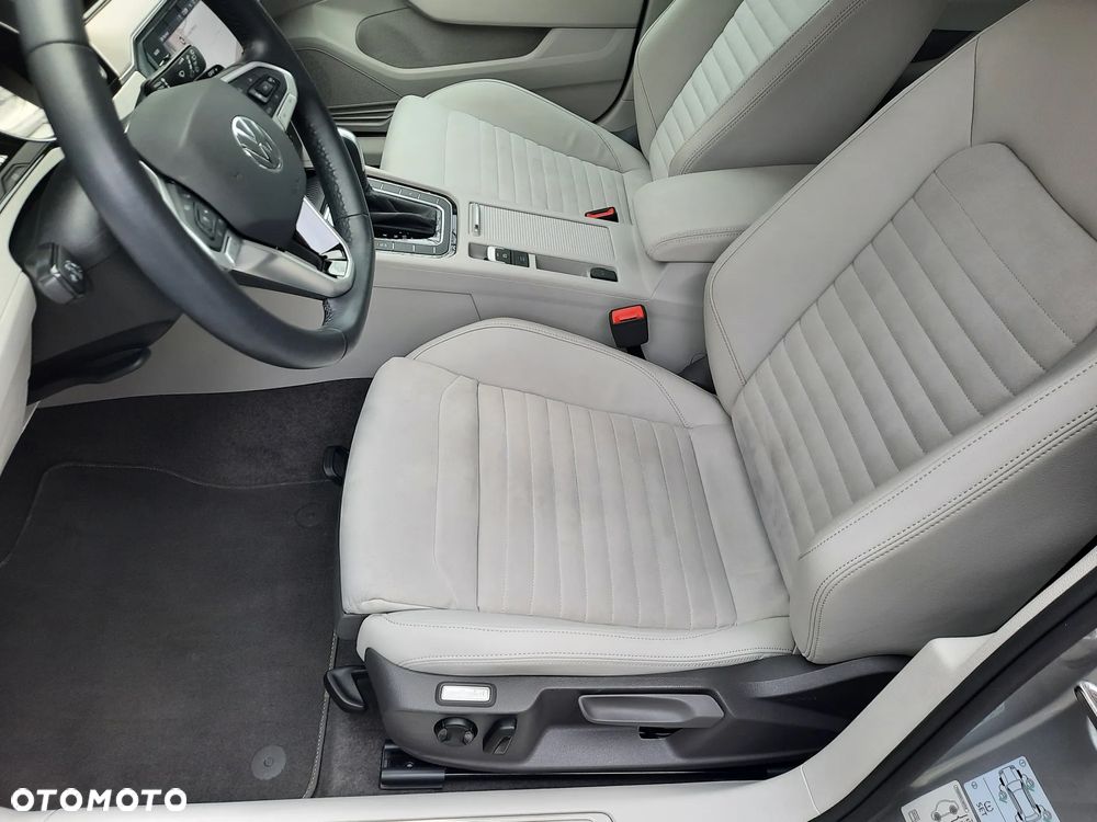 Volkswagen Passat 2.0 TDI Elegance DSG - 17