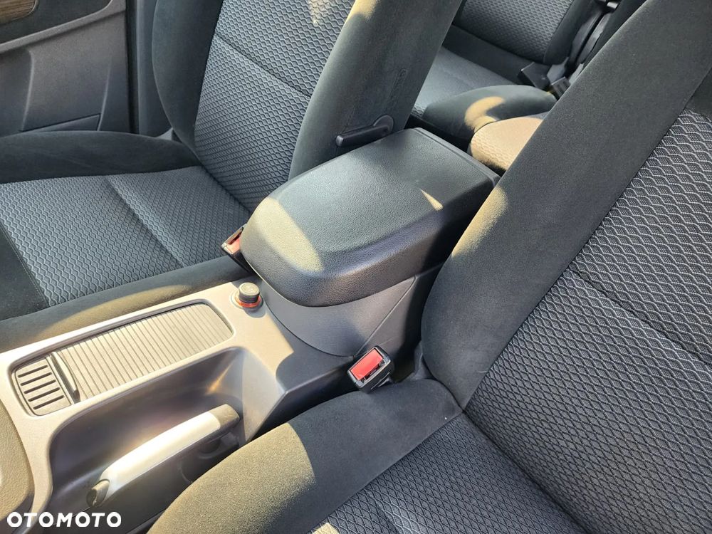 Ford C-MAX 2.0 Ghia - 27