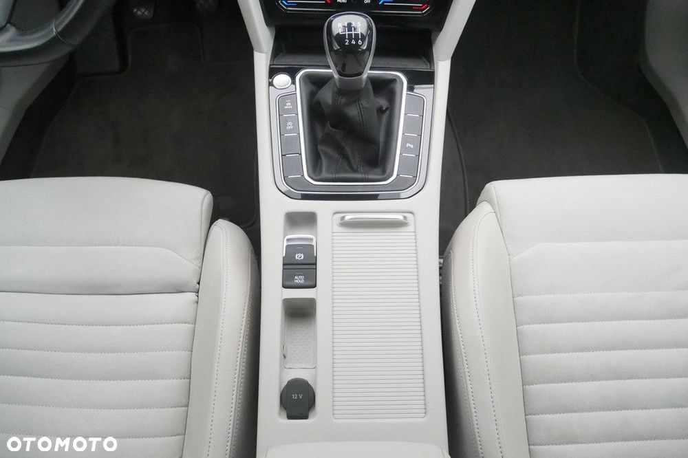 Volkswagen Passat Variant - 11