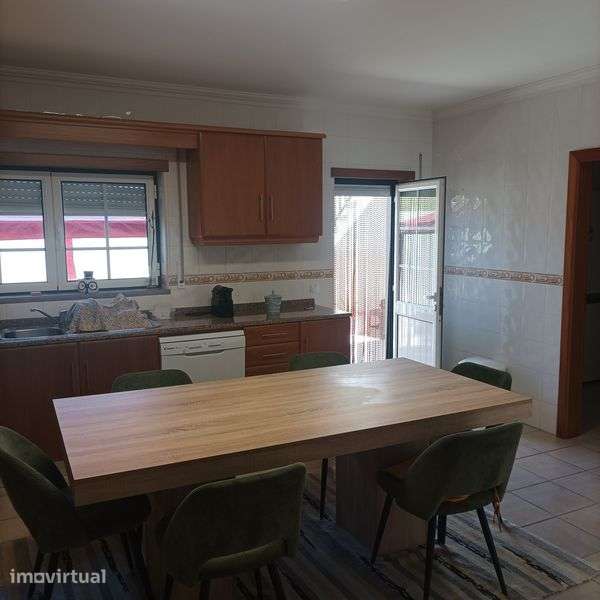 Vendo excelente moradia T4 a 5 minutos do centro da Lourinhã. - Grande imagem: 4/12