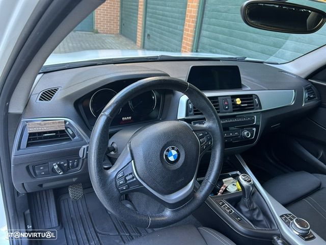 BMW 116 d Line Sport Shadow — fotografia 13