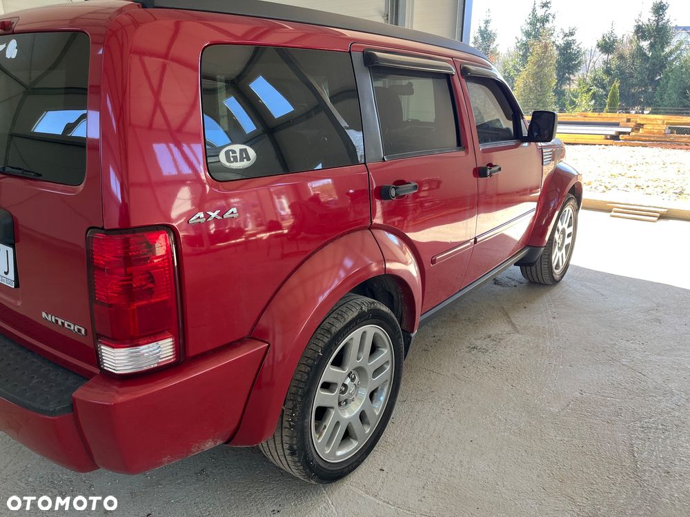 Dodge Nitro - 2