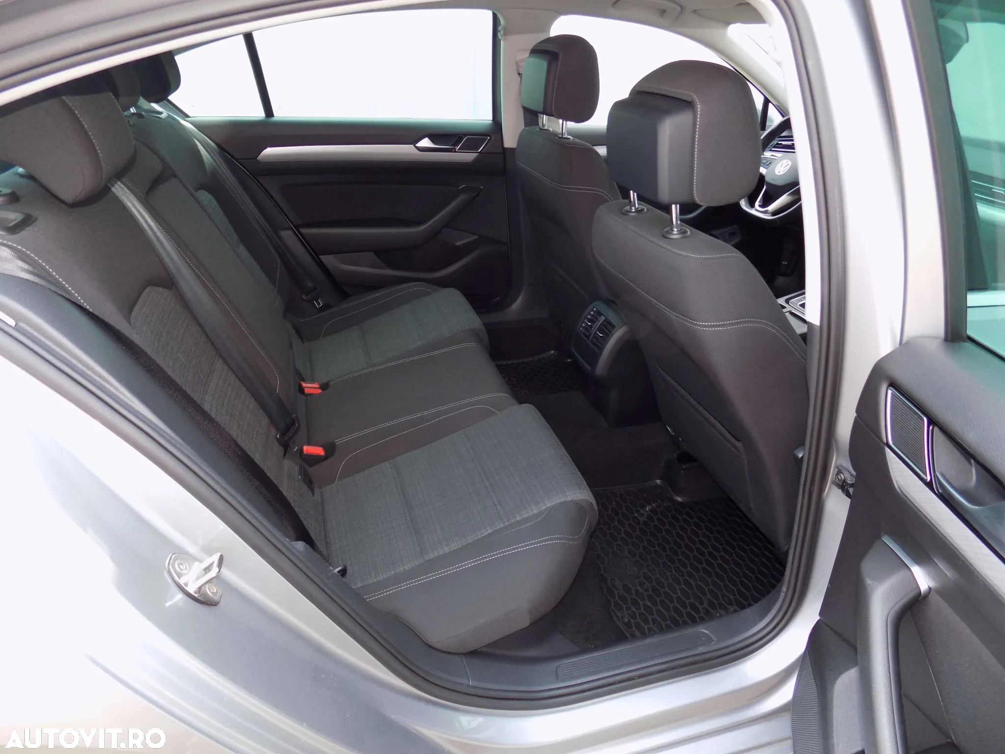 Volkswagen Passat 2.0 TDI DSG Comfortline - 22