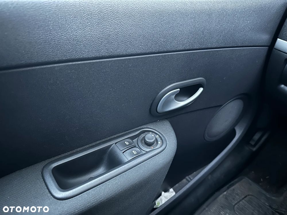 Renault Clio 1.2 16V Alize - 17