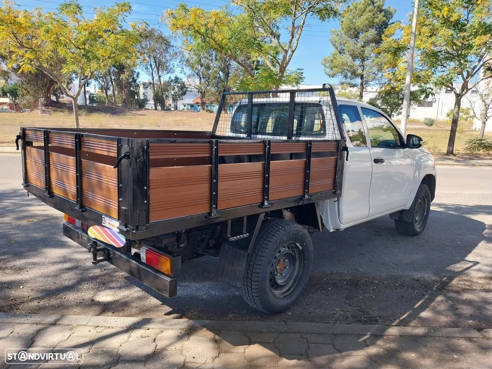 Toyota Hilux 2.4 D-4D 4WD CD CM - 23