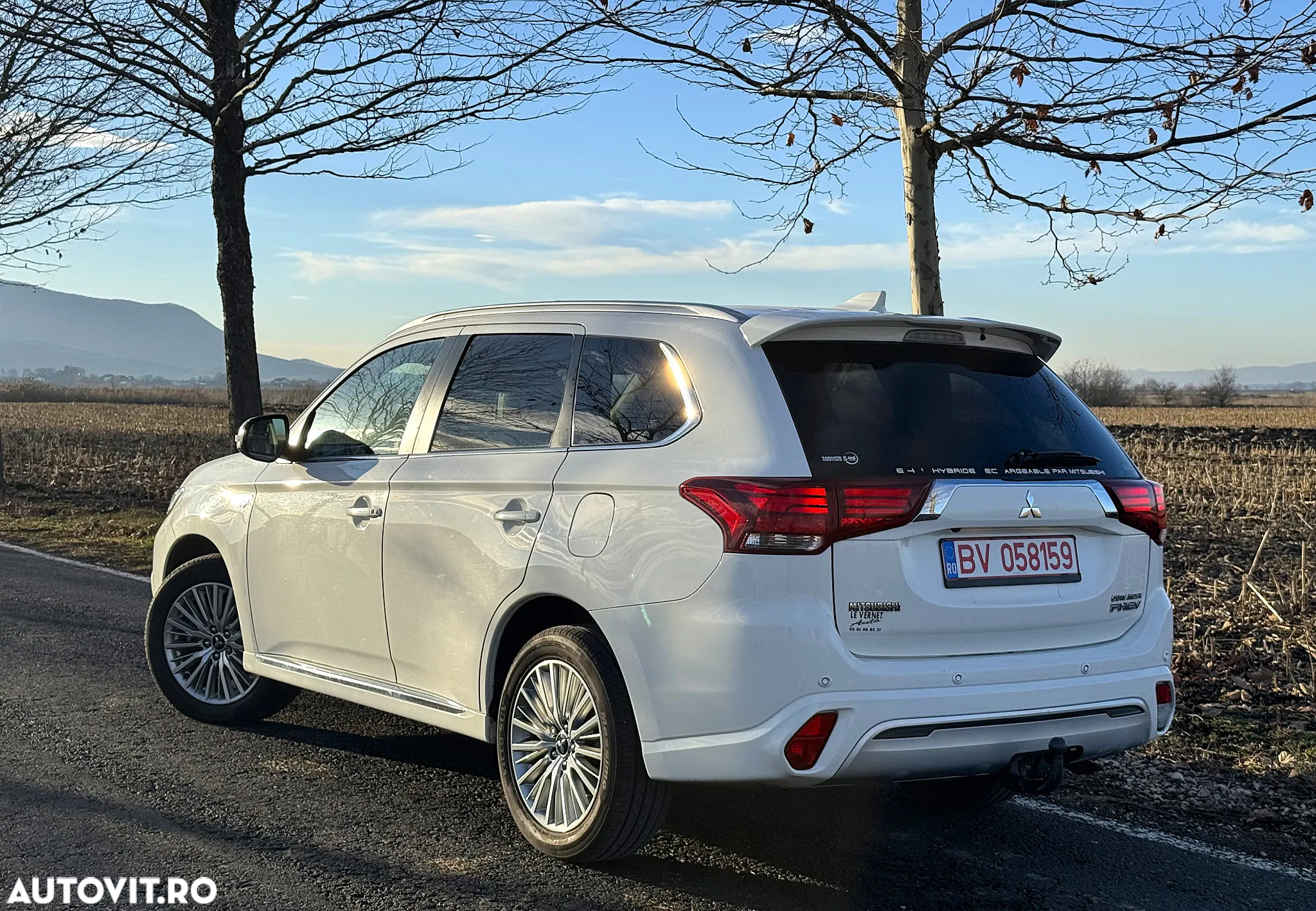 Mitsubishi Outlander 2.4 4WD Plug-In Hybrid Plus - 8