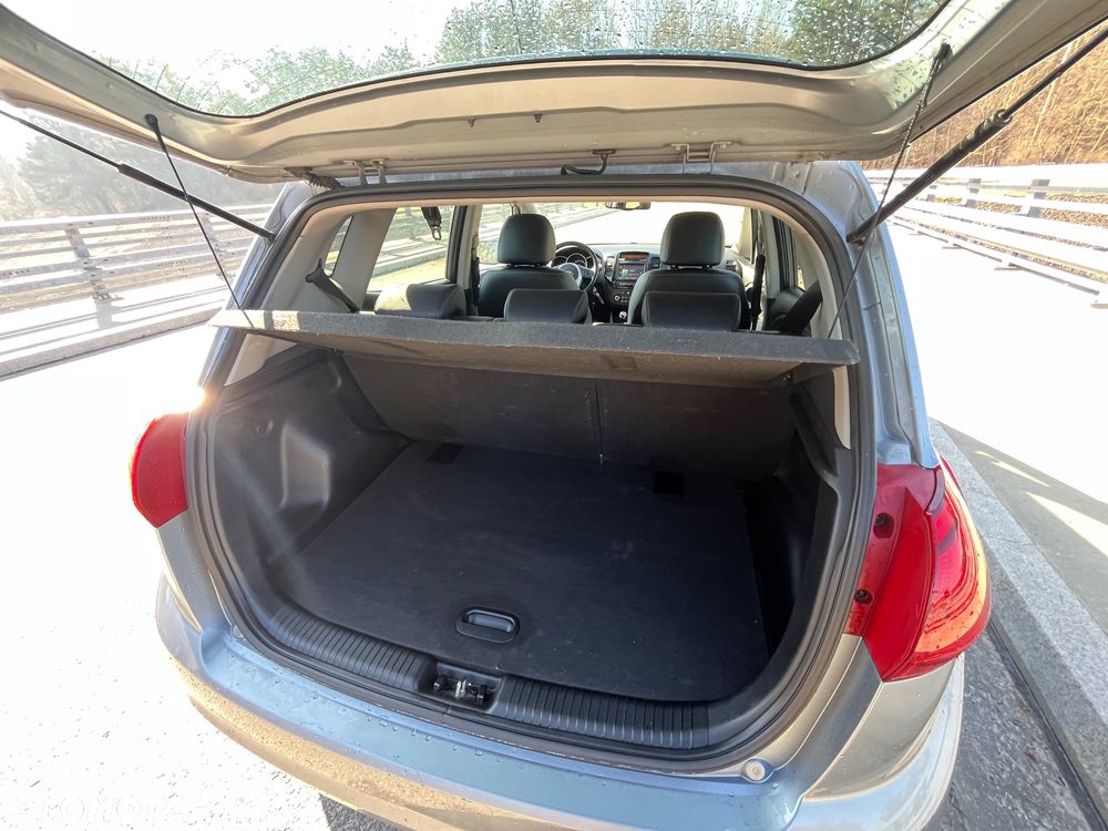 Kia Venga - 12