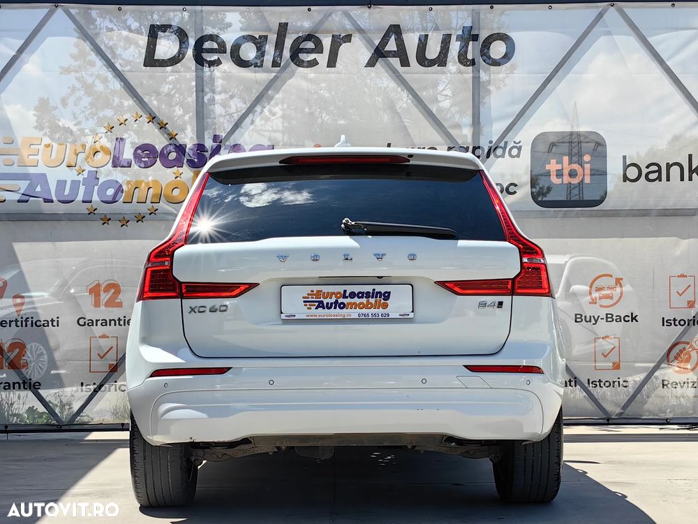 Volvo XC 60 B4 MHEV AT8 AWD Momentum Pro - 13
