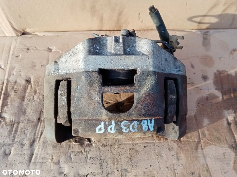 Zacisk hamulcowy prawy przód Audi A8 D3 3.0 TDI - 2