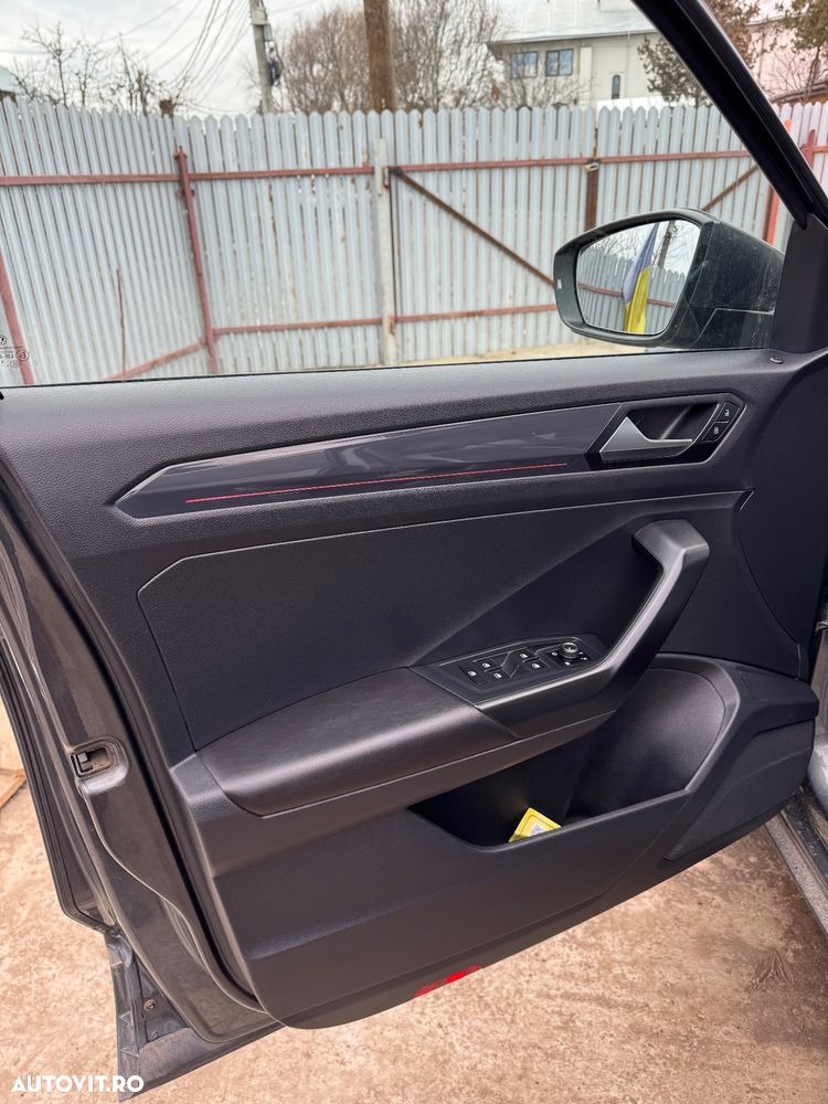 Volkswagen T-Roc - 10