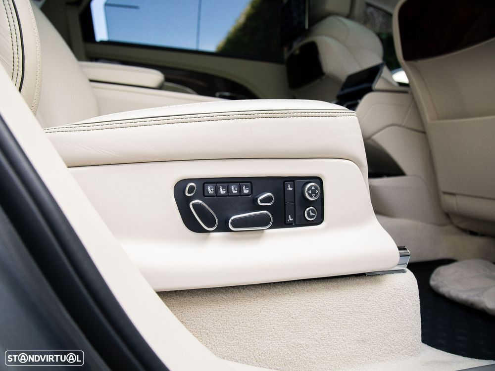 Bentley Bentayga EWB V8 Azure - 29