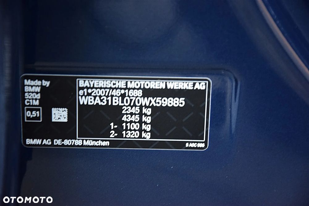 BMW Seria 5 520d MHEV - 32