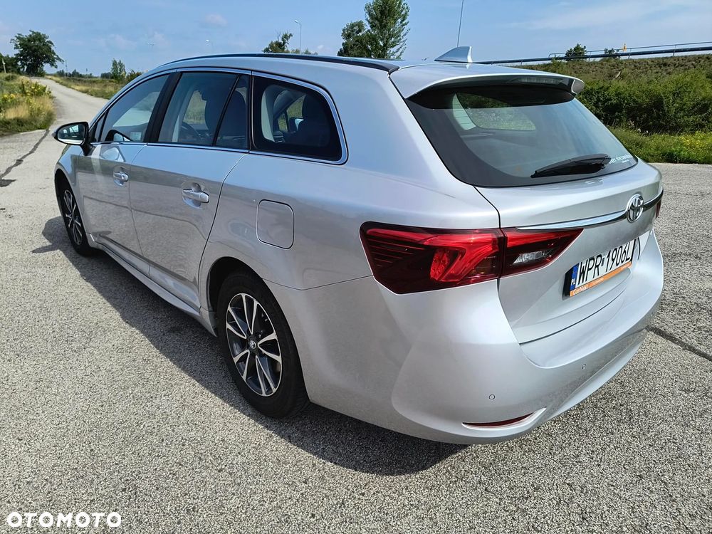 Toyota Avensis 1.8 Premium - 8