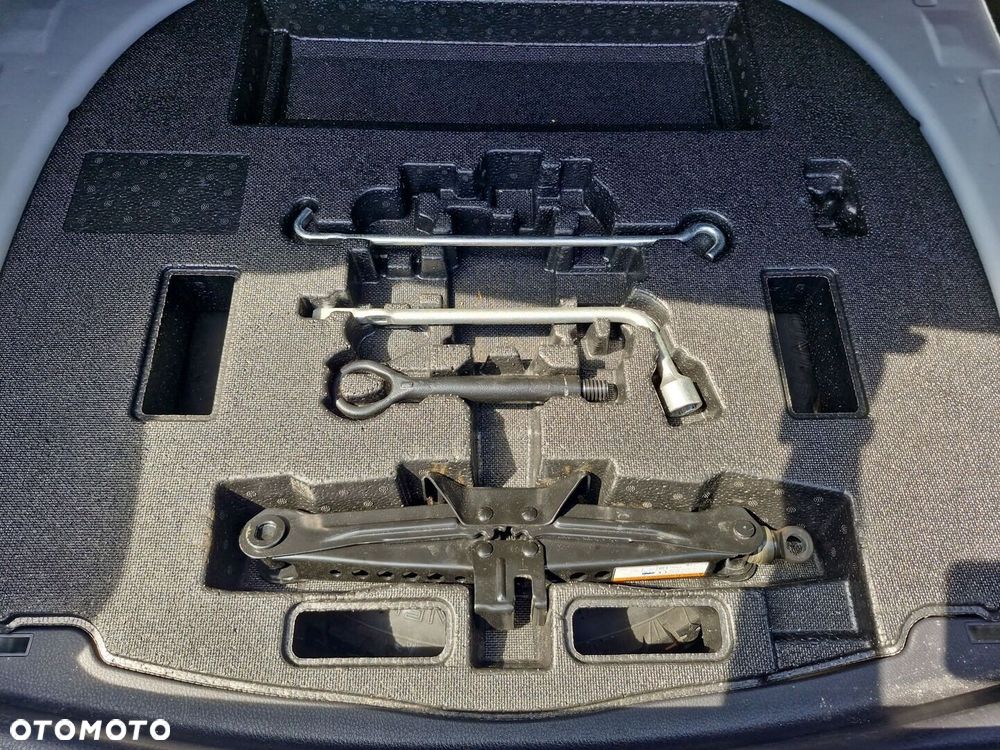 Toyota Camry 2.5 Hybrid Comfort CVT - 23