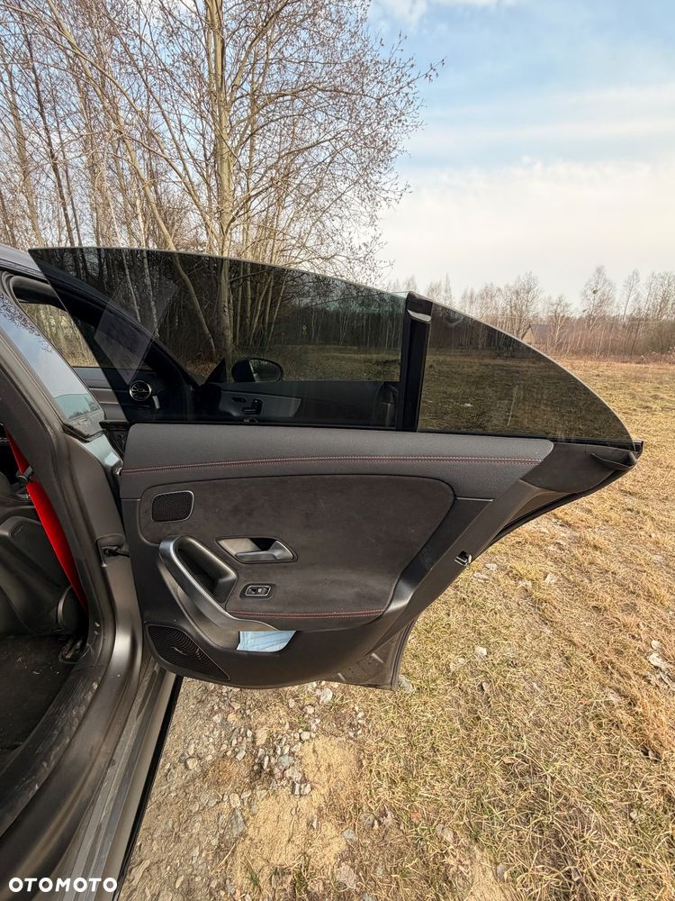 Mercedes-Benz CLA - 12