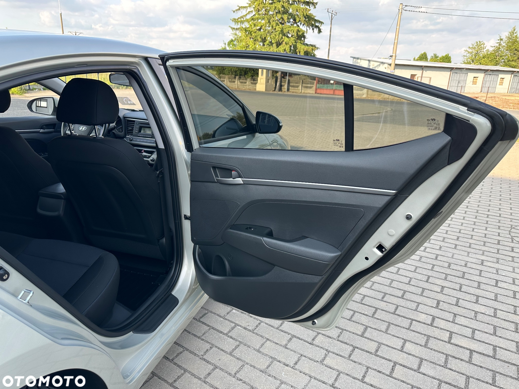 Hyundai Elantra 1.6 Comfort - 18