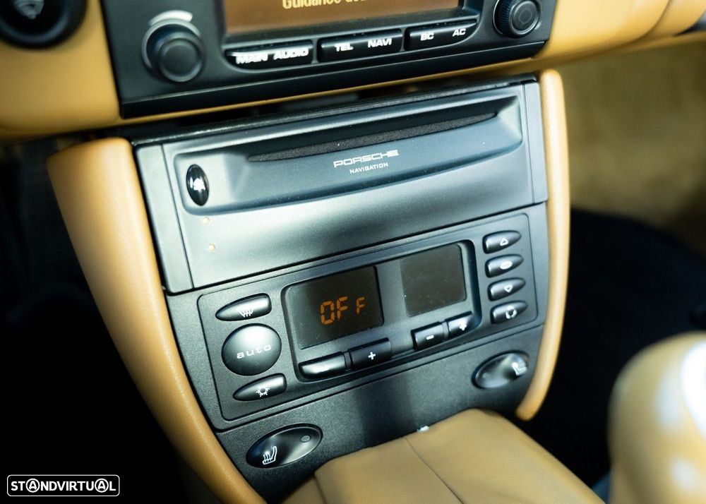 Porsche 911 (996) Carrera - 26