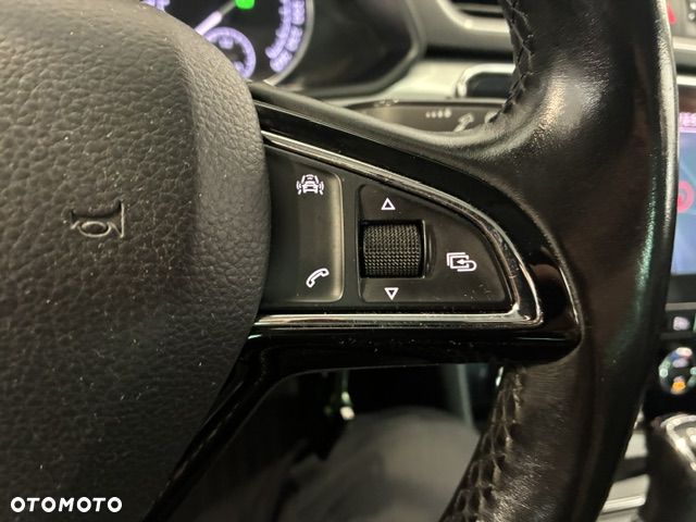 Skoda Superb 2.0 TDI DSG Ambition - 23