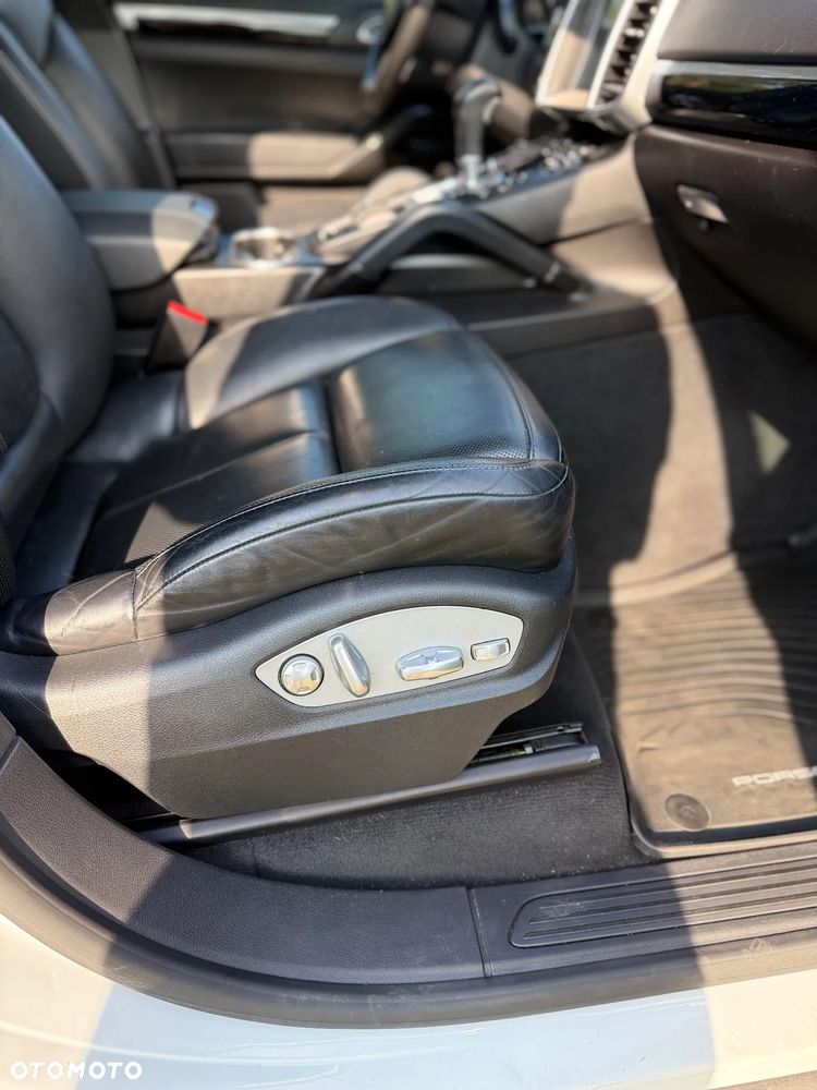 Porsche Cayenne - 14