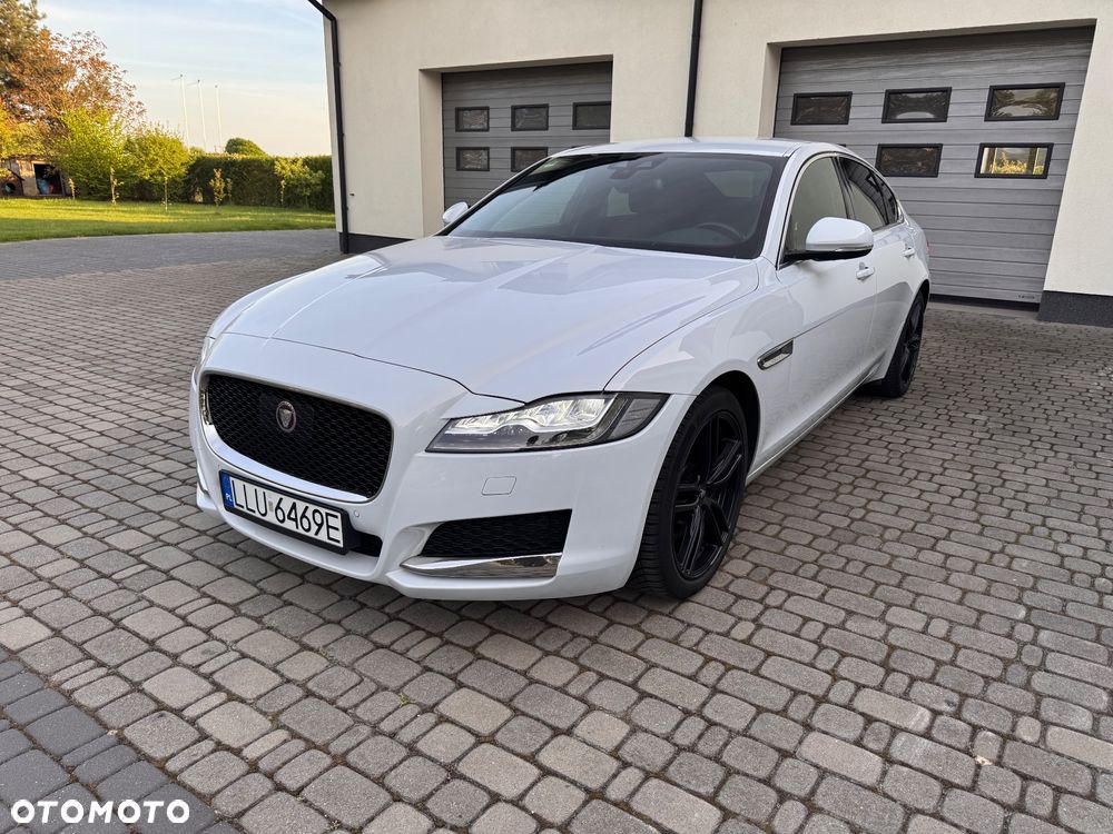 Jaguar XF 20d Prestige - 3