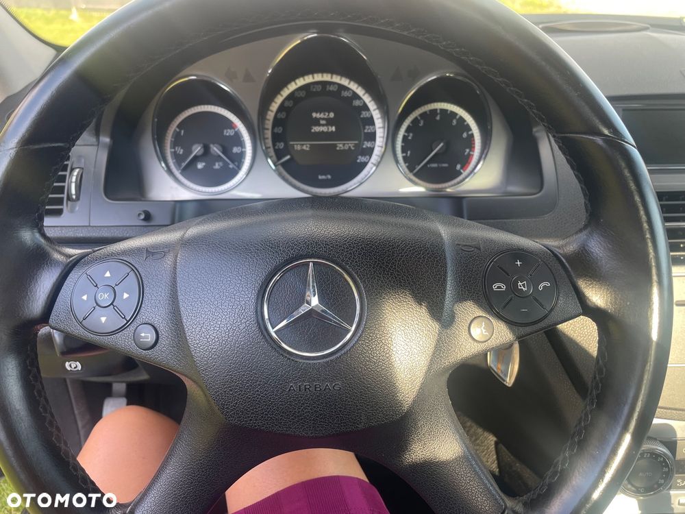Mercedes-Benz Klasa C 180 CGI BlueEFFICIENCY Avantgarde - 12