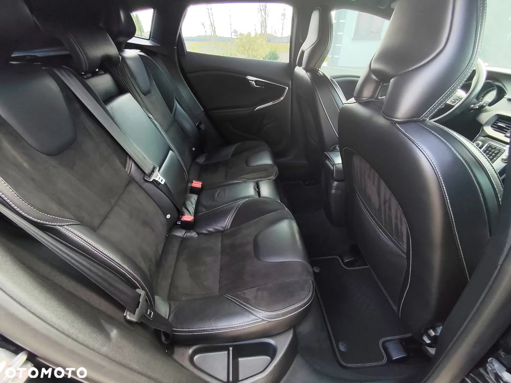 Volvo V40 D2 R Design - 20