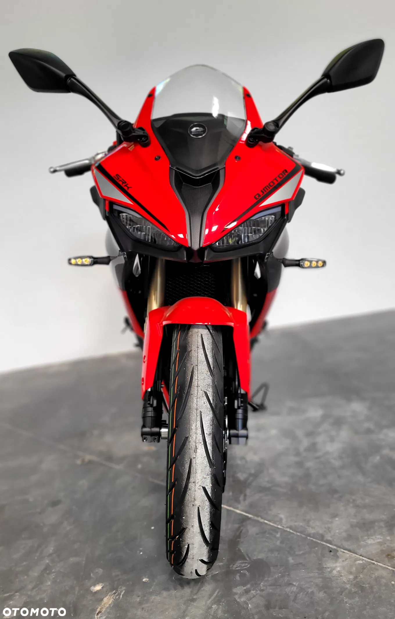 QJMOTOR SRK 125R - 10