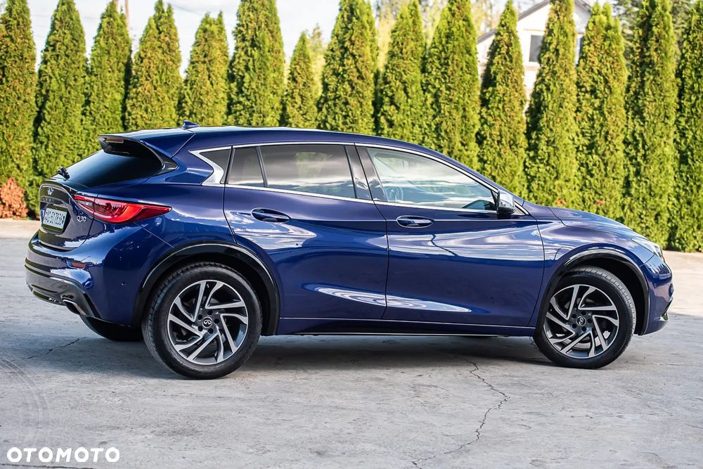 Infiniti Q30 - 14